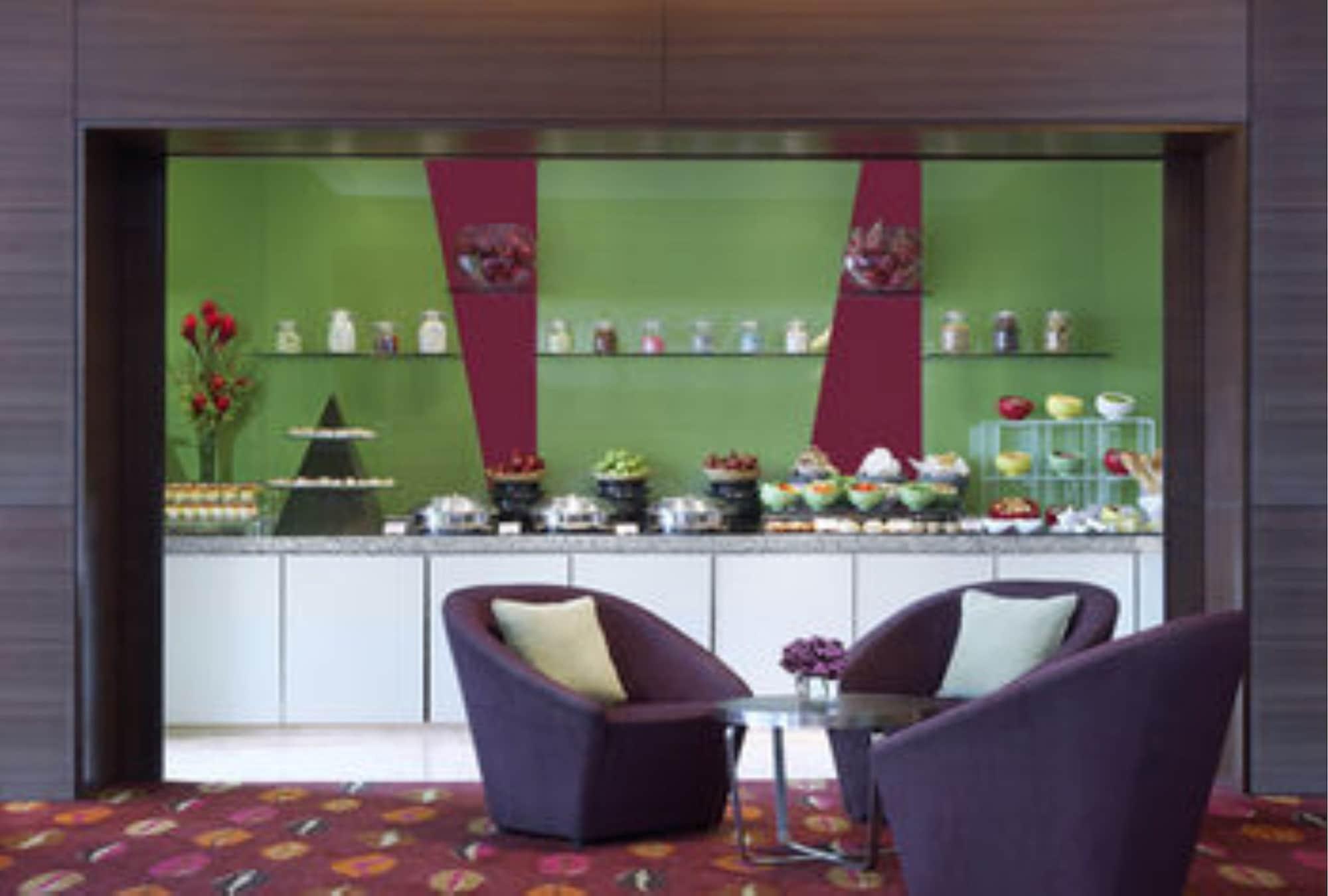 Traders Hotel, 5*