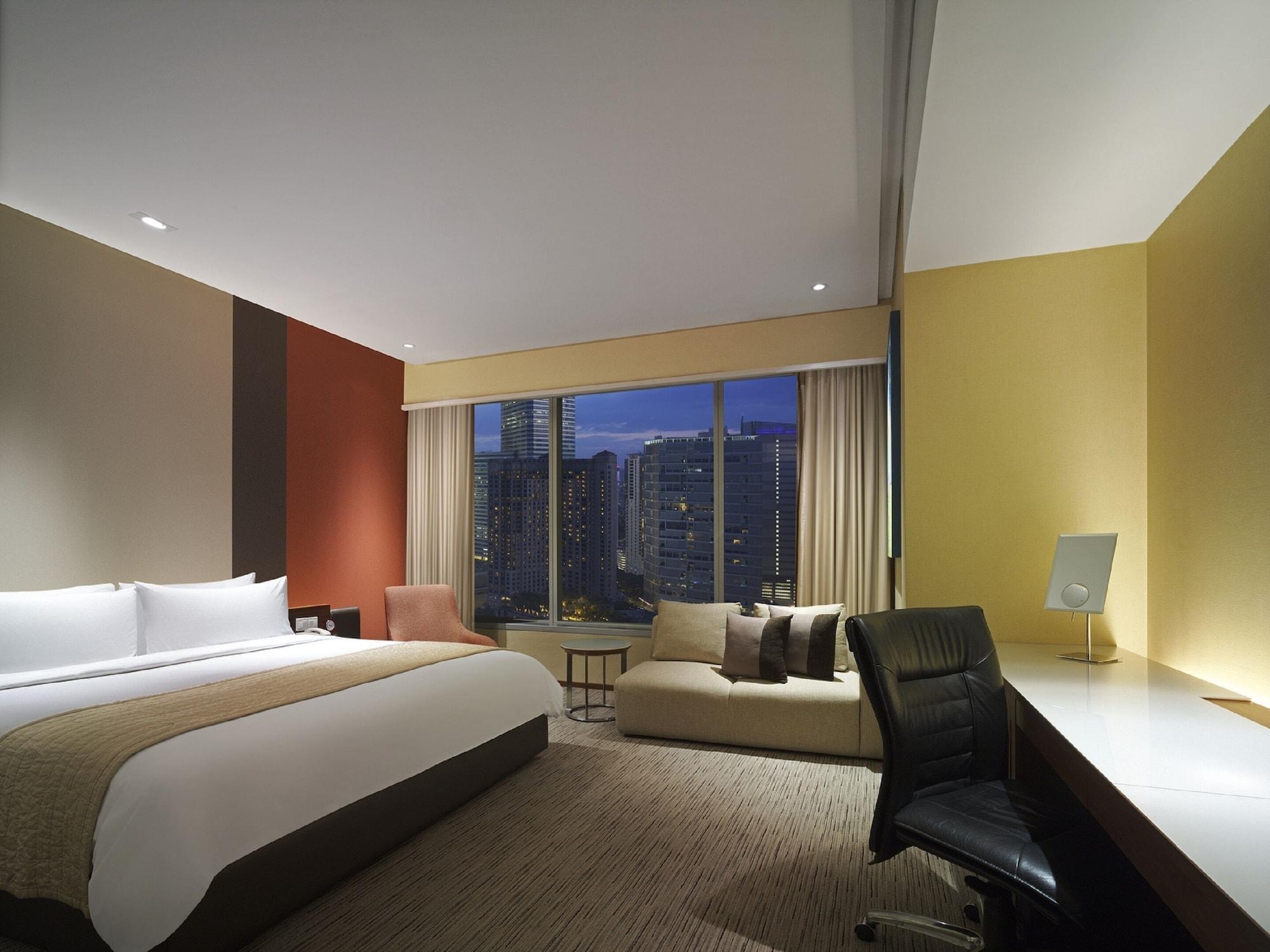 Traders Hotel, Hotel 5*
