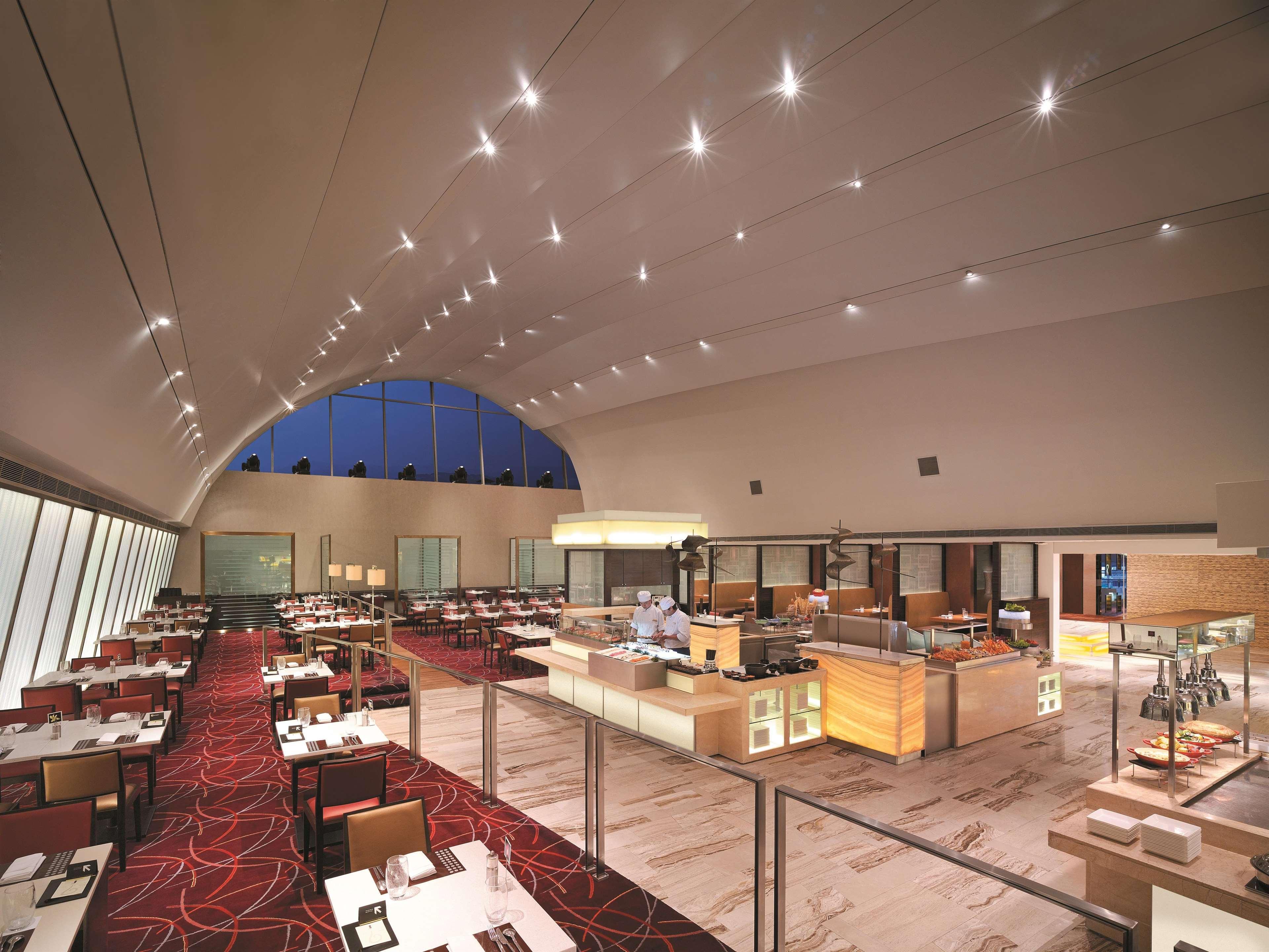 Traders Hotel, Hotel